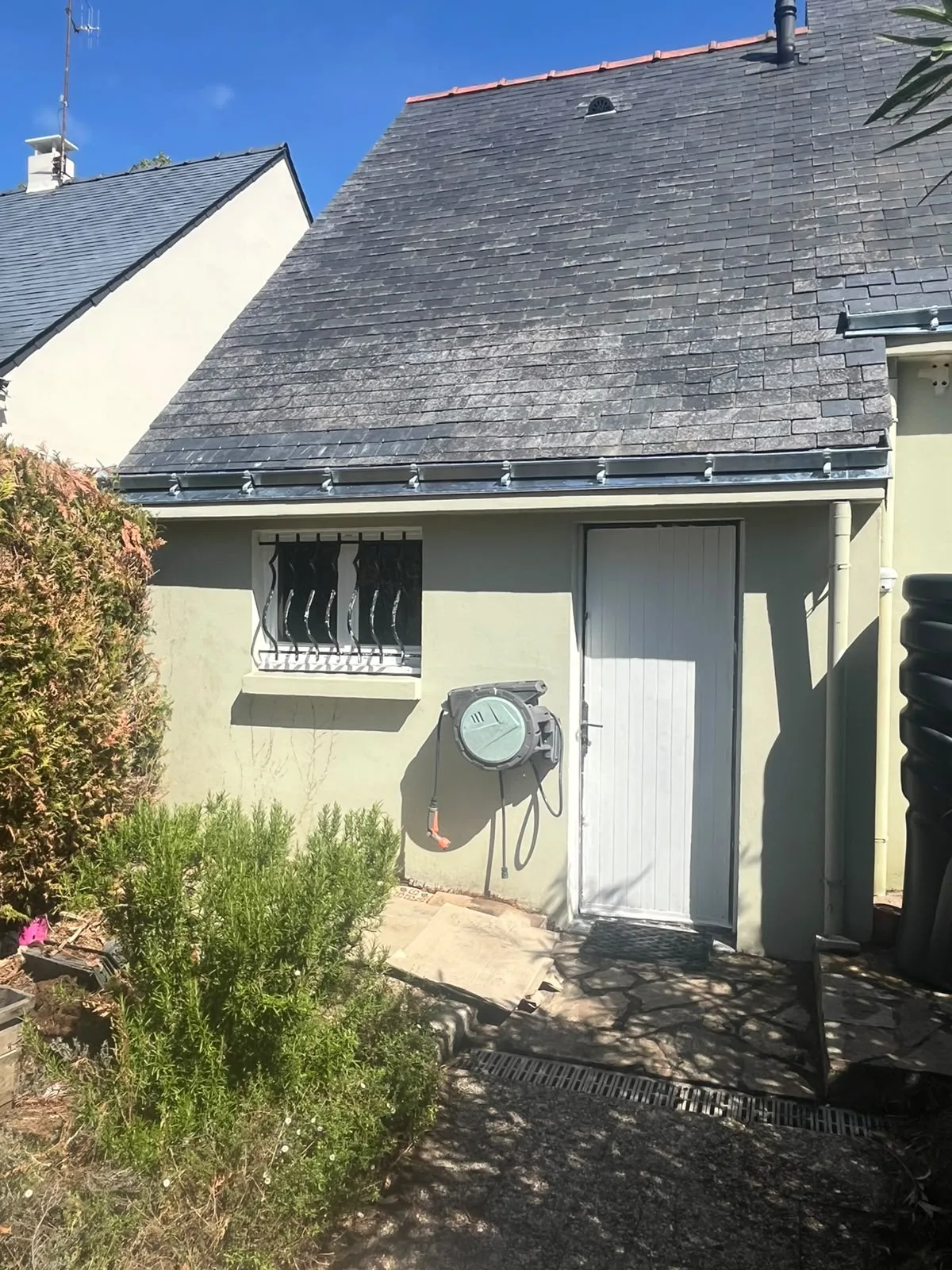 Toiture en ardoise sur une maison nantaise